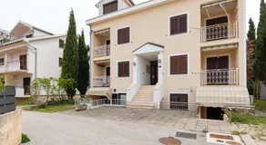 Apartment VITKO near the Beach with Private Parking & Grill Station - Image 3