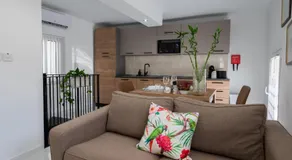 The Shoebox -Stylish & Cosy House - Image 2