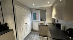Entire 2 bed modern apartment - Image 5
