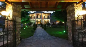 Krystal Hotel - Image 3