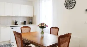 Renovated 2-bedroom apartment - Image 5