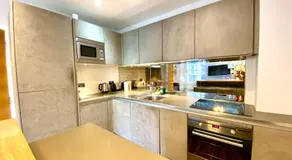 Stunning Little House on Poole Quay - Free Secure Parking & WiFi - in the heart of the Old Town - Great Location - Free Parking - Fast WiFi - Smart TV - Newly decorated - sleeps 2! Close to Poole & Bournemouth & Sandbanks - Image 3