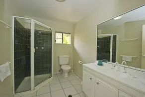 John's Tropical Island Home - FREE WIFI - Image 3