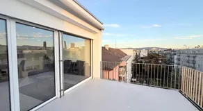 BASELiving 3BR Penthouse - Skyline View - Private Lift - Free Baselcard - Image 3