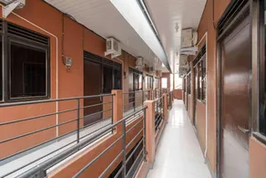 RedDoorz Syariah near Siloam Hospitals Bulak Kapal - Image 2