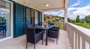 Villa Janie - Luxury Multi-Level Estate with Pool - Image 5