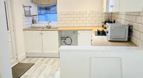 Hollinwood Immaculate Home - Image 4