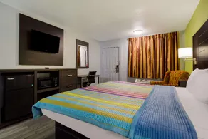  Monsoon Inn - Image 2