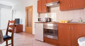 Apartamento vacacional con jardín y barbacoa - Image 4