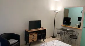Très jolie studio à louer avec sa belle terrasse de 4m2 idéalement situé dans un hôtel thermale - Image 2