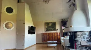 Upscale Hideaway in Converted Barn - Image 3
