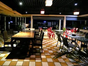 Royal Hotel - Image 4