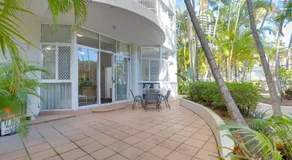 Broadbeach Retreat Pool, Tennis Walk to Beach - Image 4