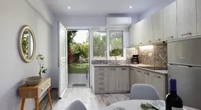 Green View Studios & Apartments - Image 2