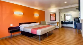 Motel 6 Garden Grove - Image 2
