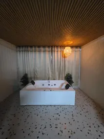Nirvana Suite 1: Room with Jacuzzi - Image 1