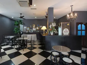Luscious Hotel - Image 4