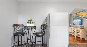 Serenity Home Free Parking & Wine - Image 4