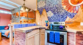 Sweet Sunshine Suite- Artistic, cozy, and colorful - Image 3