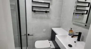 Modern Ensuite Room in Andover, Hampshire - Image 5