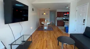 Business & Family Friendly Balcony Jacuzzi Free Park - Image 2