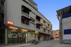 OYO Flagship Hotel Naveen - Image 4