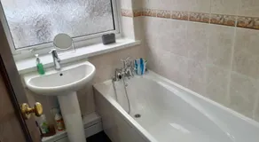Amazing 3 Bedroom Entire House - Image 2