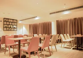 City Comfort Inn Huaihua 1st People's Hospital Medical College - Image 4