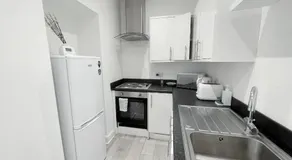 Modern Montgomery Apartment - Image 4