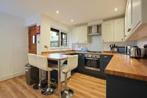 Cottage Cross by YourStays - 2 Bedroom Cottage in Macclesfield - Image 3