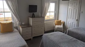 Aqua Bay Guest House - Image 2
