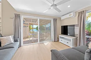 Family Friendly 2 Bed Flat with Balcony - Image 2