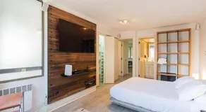 Vitacura Zen 2BR W/ Parking, Wifi, Gym & Mall - Image 2