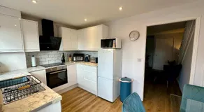 Serviced Accommodation, 3 Bed, allocated off road parking, Contractor Ready - Image 5