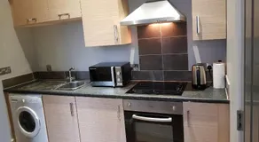 Central Matlock Apartment - Image 2