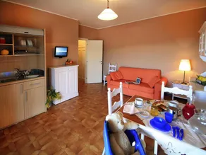 Apartment in San Bartolomeo Al Mare - Image 4