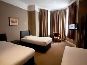 Newham Hotel - Image 2
