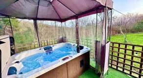 THREE BEDROOM Rural, relaxing and peaceful,DOGS welcome! With Cymru Holidays - Image 2