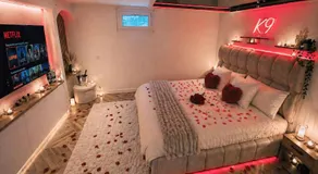 K9 Love Room - Jacuzzi Privatif & Miroir au plafond - Image 4