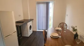 Stylish 3 bed close to Nissan - Image 4
