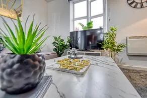 The Sale Modern Oasis by Parydise Properties - & Spacious 2-Bed Living - Sleeps 6 with Gated Parking - Designed for Business & Leisure Stays - Image 4