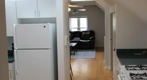 Lincoln Park Living - 3 Queen Beds - Sleeps 6 - Image 3