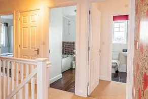 Spacious 4 Bed house with parking and garden at Reading - Image 5