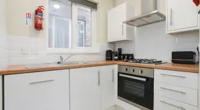 Cosy House in the heart of Beeston with FREE Parking and WiFi - Image 4