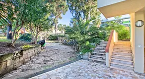 Jolie Sur La Mer - Petit Studio with Shared Pool - Happy Rentals - Image 4