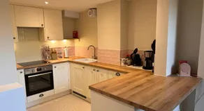 Unique garden flat in converted chapel - Hungerford - Image 4