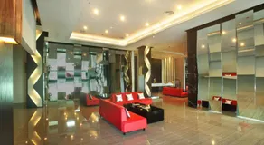 Cabin Hotel - Image 2