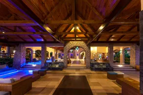Coco de Mer Hotel and Black Parrot Suites - Image 5
