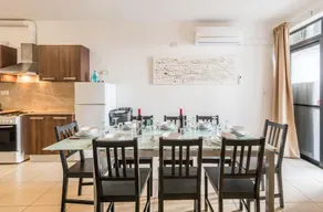 Seashells 2 bedroom Apartment with sunny terrace with stunning sea views - by Getawaysmalta - Image 2