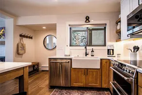 Classy, contemporary, cozy, Sun Valley con with Community & Resort Amenities - Image 3